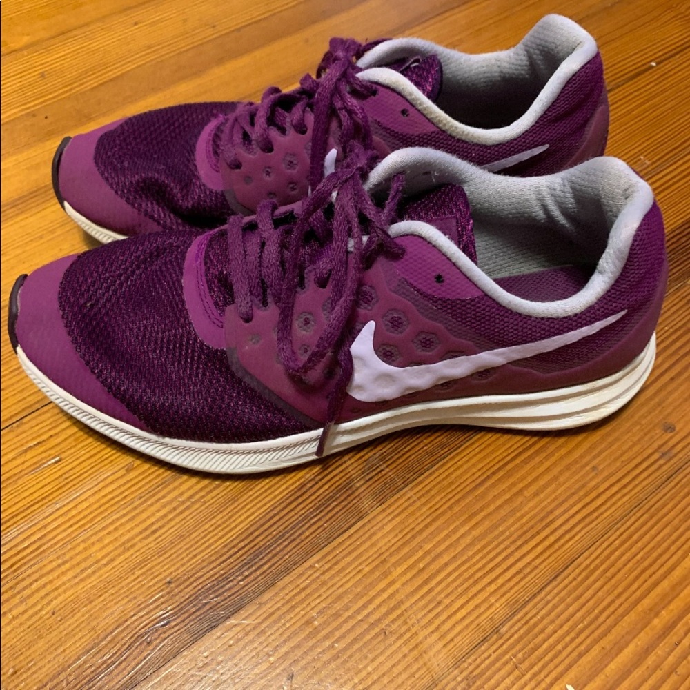 Girls Nike tennis shoes